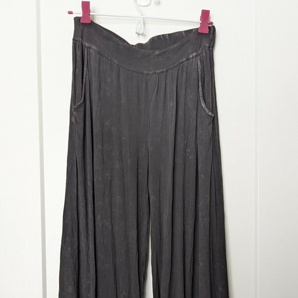 ✨ POL Black & White Flare Wide-Leg Pants (Size S, fits S–M) 🖤🤍👖 - Picture 3 of 7